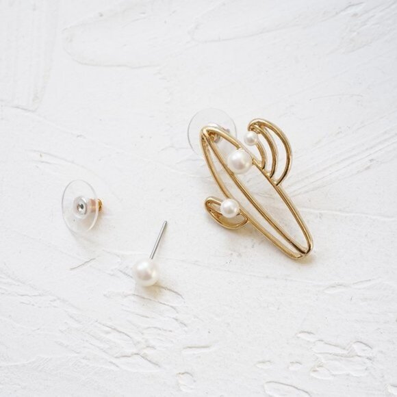 4/$25 Cactus Pearl Mismatch Earrings - Picture 5 of 5